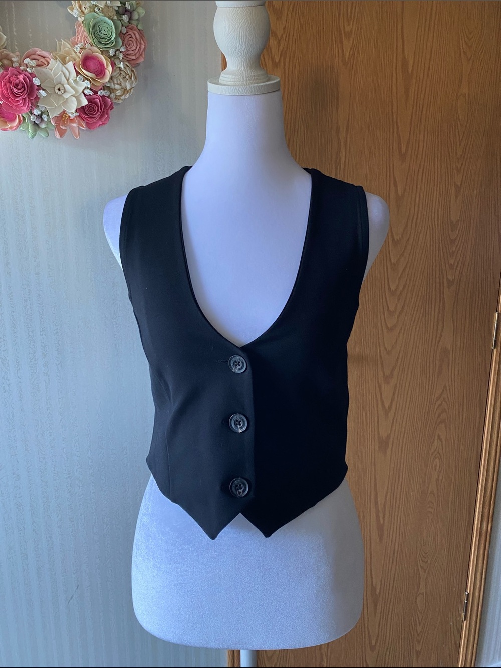 American Eagle Outfitters Black V-Neck Button Crop Vest